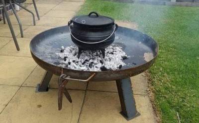 my potjie pot on the fire